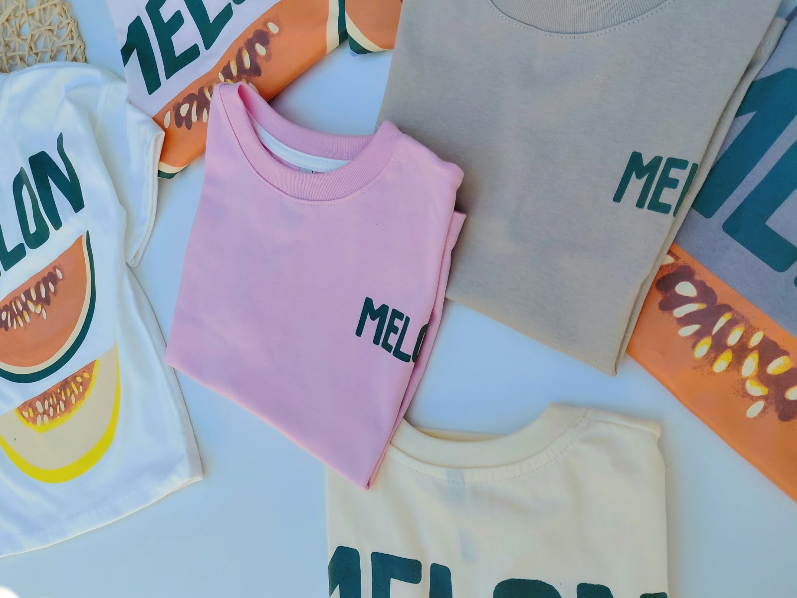 WhatsApp Image 2026-10-06 at 08.39.44 (1) 5 REMERAS DE NENA OVERSIZE MELON - Imagen 1
